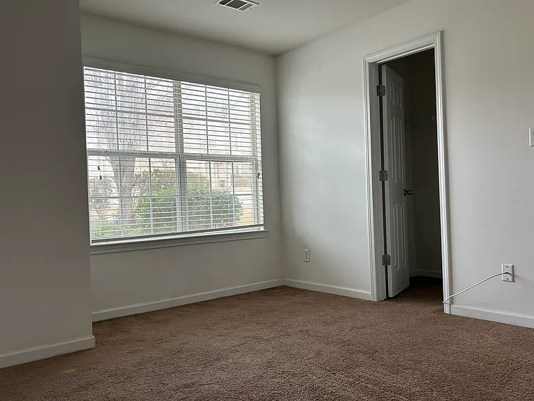 1040 Baltic Way — Photo 13