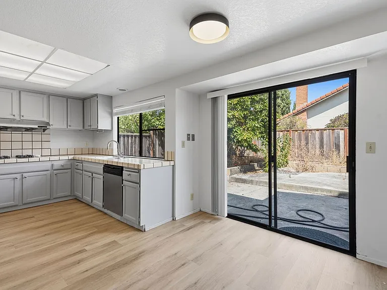 1387 Xavier Ave — Photo 9