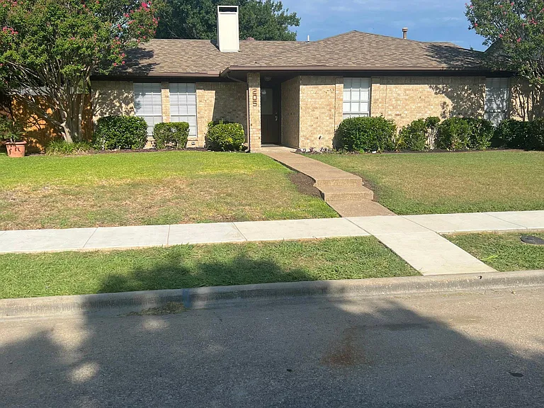 205 Heather Glen Dr — Photo 1