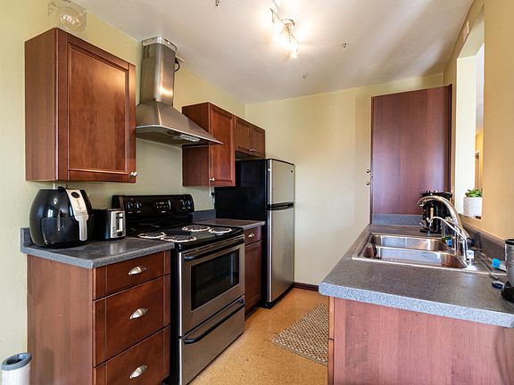 WOW ! look how nice this kitchen is !