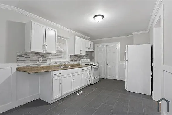 5 bed, 1554 sqft, $2,850 — Photo 3