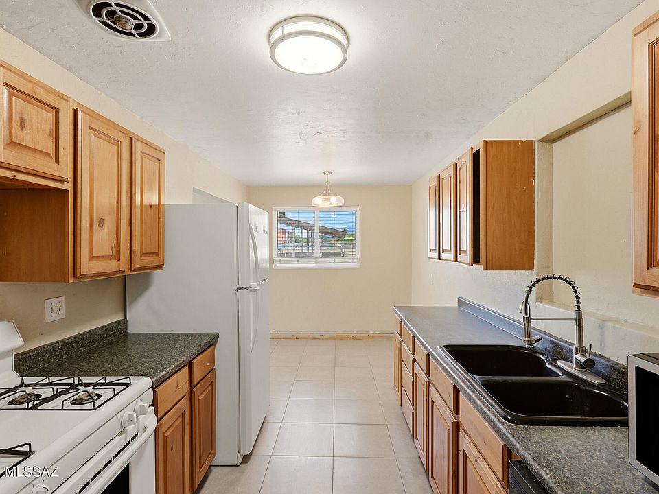 1st image of 5056 E 4th St