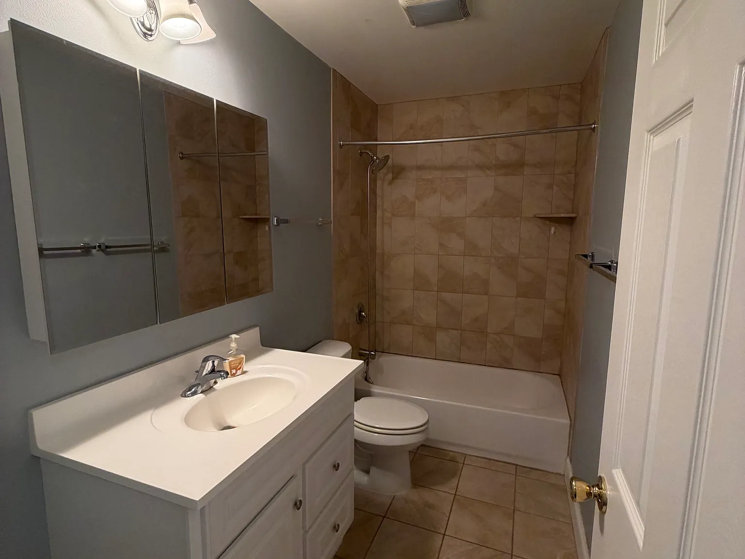 2 bed, 1548 sqft, $2,450 — Photo 4