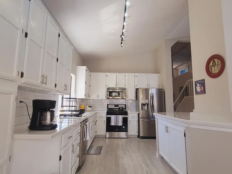 Agustine Cir — Photo 6