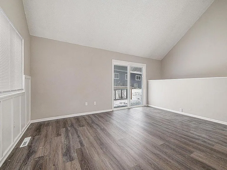 2050 Inverway Ct — Photo 9
