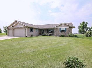 916 Mack Ln, Deforest, WI 53532