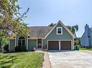 7677 W 152nd St, Overland Park, KS 66223