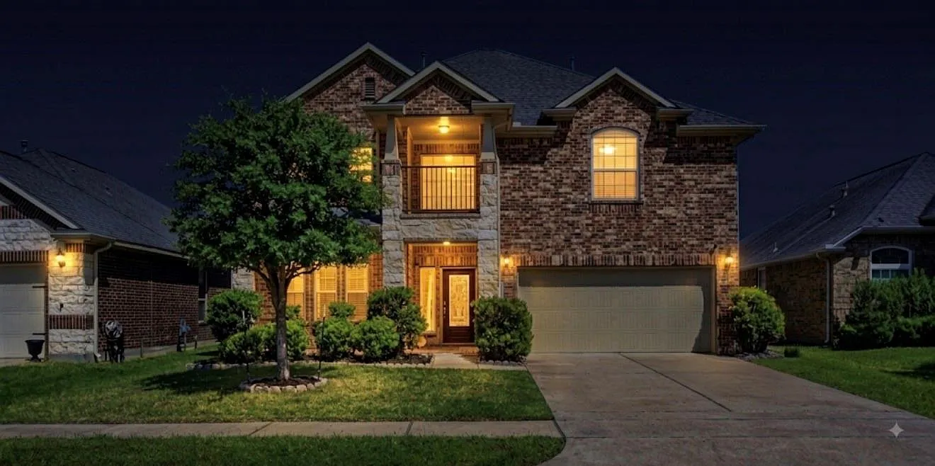 5 bed, 3.5 bath, 2842 sqft, $3,200 — Photo 2