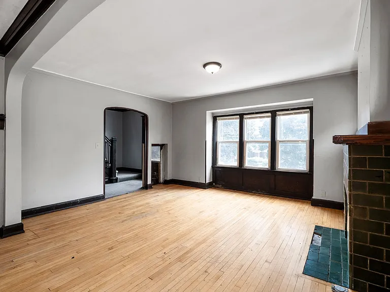 3009 N Maryland Ave — Photo 2