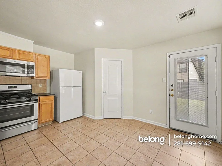 20739 Dickinson Manor Ln — Photo 10