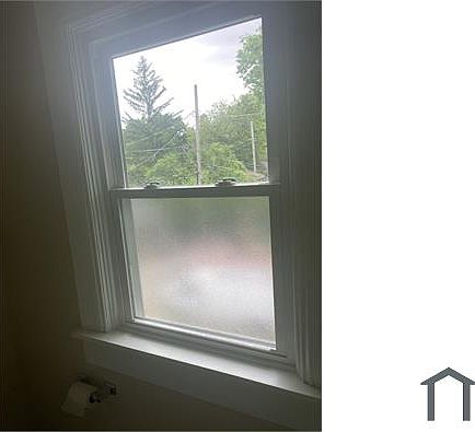 5th image of 624 Five Oaks Ave