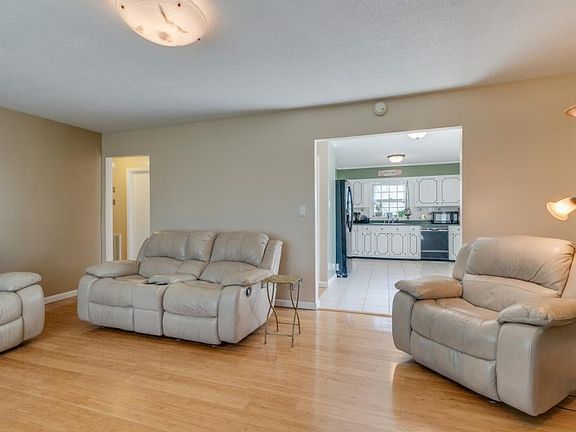 5th image of 112 Briarwood Dr