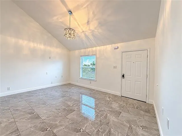 2 bed, 1.0 bath, 716 sqft, $1,400 — Photo 2