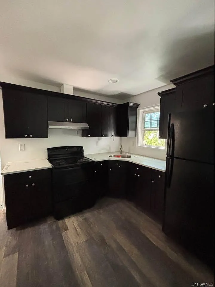 1 bed, 1.0 bath, 10454 sqft, $2,226 — Photo 3