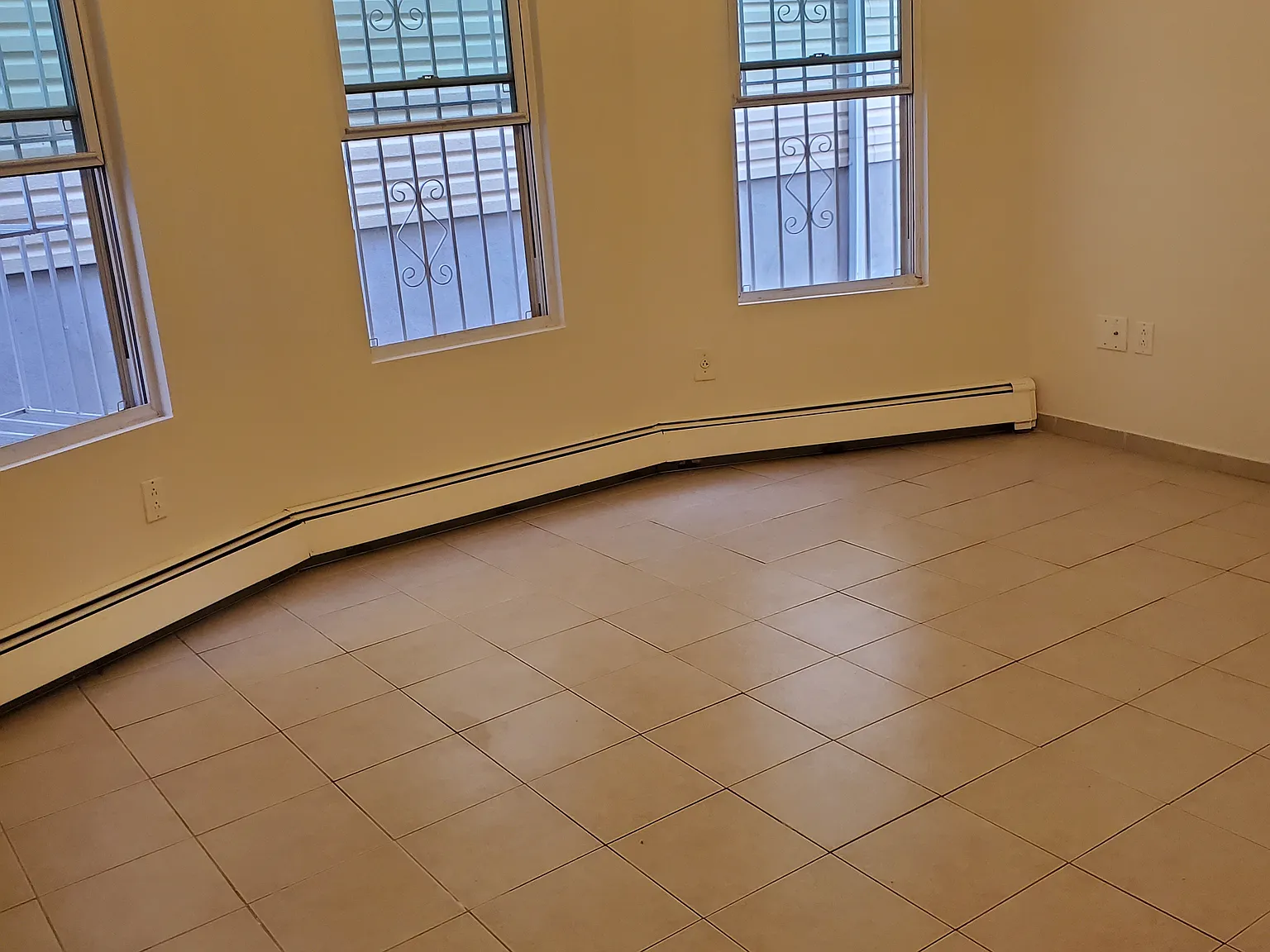 3 bed, 1.5 bath, 1200 sqft, $2,400 — Photo 4