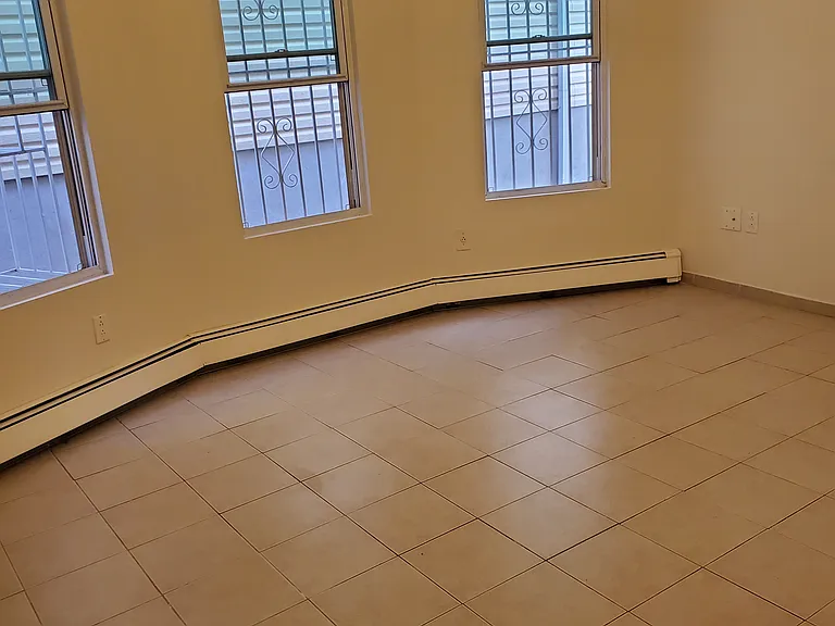 47 Delavan Ave #2 — Photo 4