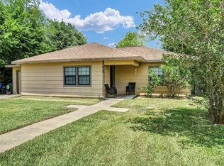 513 Farrer St, Angleton, TX 77515