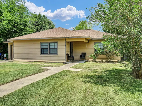 513 Farrer St, Angleton, TX 77515