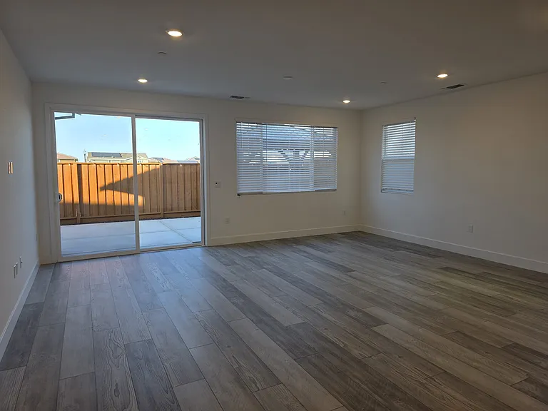 2649 Dashwood St — Photo 3