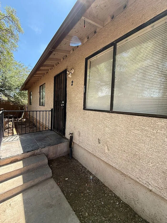 3 bed, 1.5 bath, 987 sqft, $1,000 — Photo 2