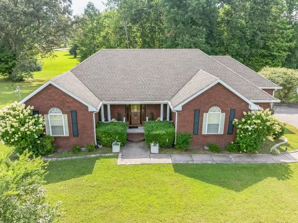 996 Iron Hill Rd E, Burns, TN 37029