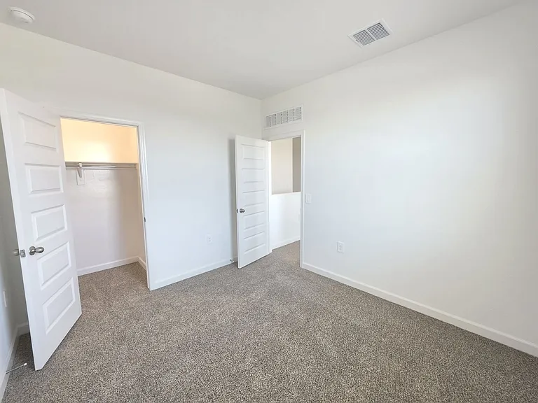 2844 W Shepperd Ave — Photo 24