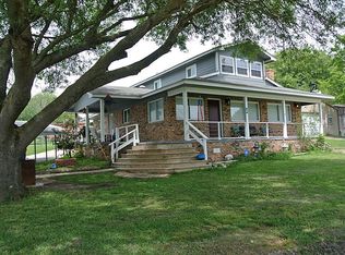 70 W Lakeview Dr, Point Blank, TX 77364