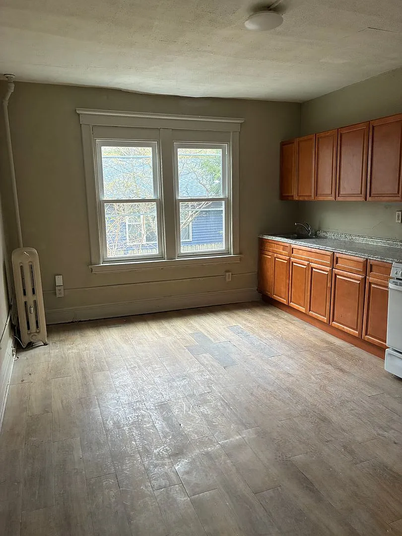 109 Foster Street — Photo 3