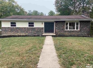 125 Twin Oaks Dr, Rochester, IL 62563