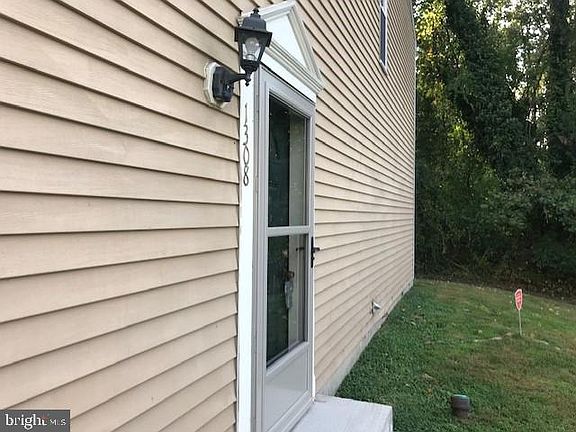 2nd image of 1308 Stockett Sq