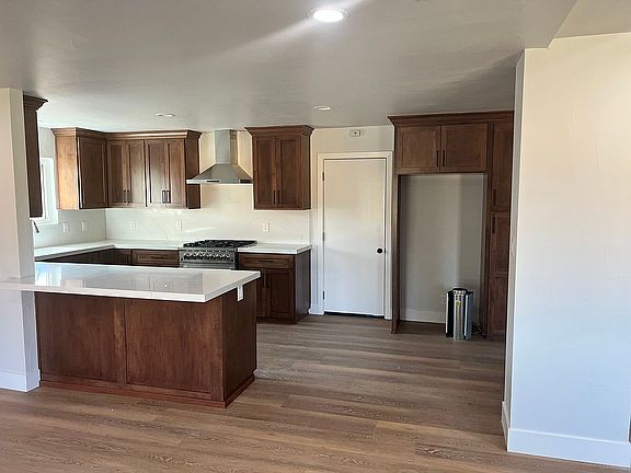 5th image of 482 N Villa Ave