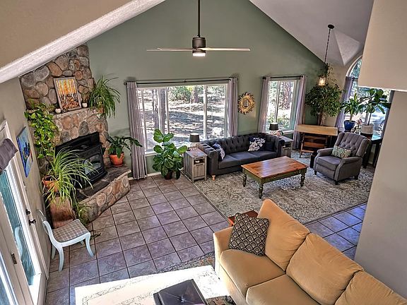 5th image of 37 Peacock Ln
