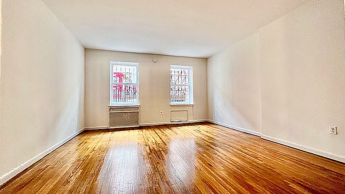 1st image of 40 W 88th St APT 1a