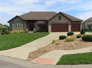 1701 NE Blue Heron Dr, Lees Summit, MO 64086