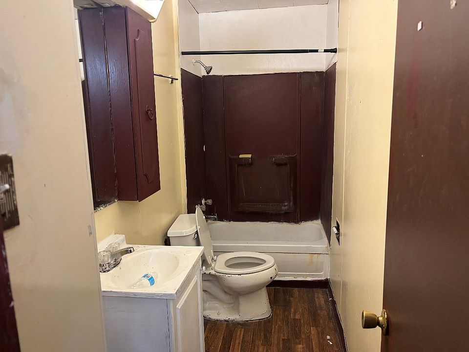 2nd image of 89 Weiss St