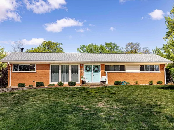 8801 Hemingway Dr, Saint Louis, MO 63126