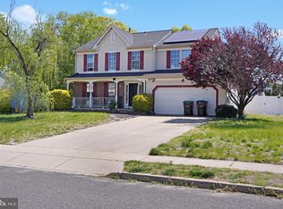 31 Rosalind Cir, Sicklerville, NJ 08081