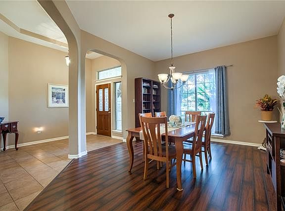5th image of 310 Abbey Dr