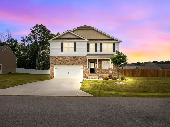 28 Iron Gate Dr, Zebulon, NC 27597