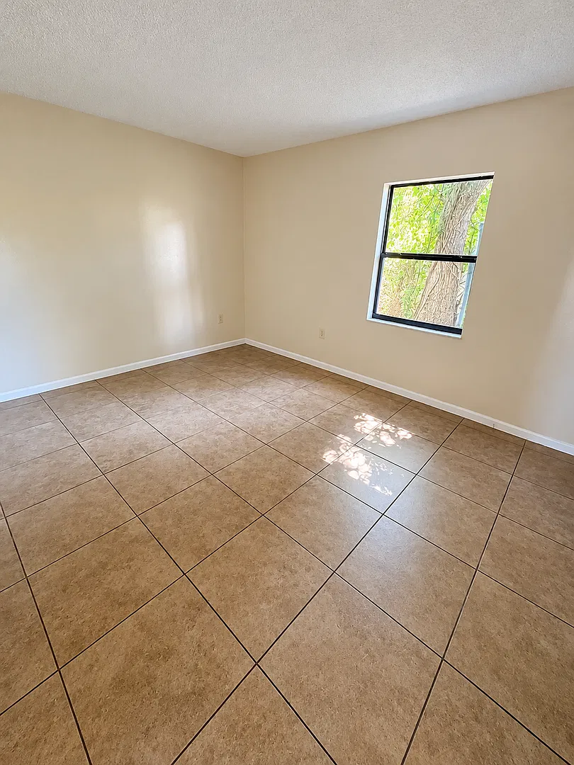 927 N. Iowa C - 17 — Photo 4