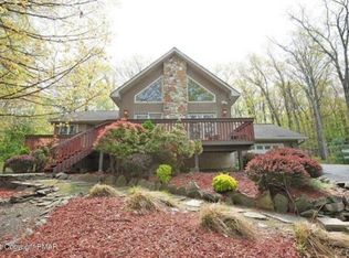 164 E Lake Dr, Milford, PA 18337