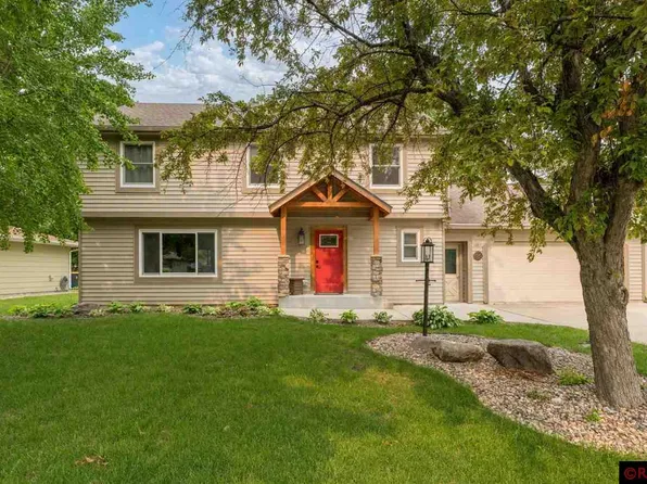 1003 Oak Terrace Dr, North Mankato, MN 56003