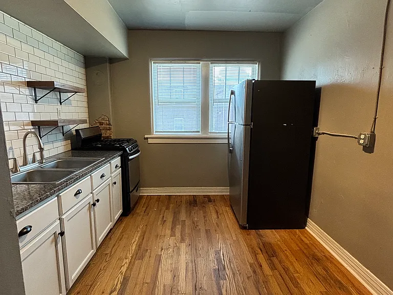 2611 E 15th St #10 — Photo 9