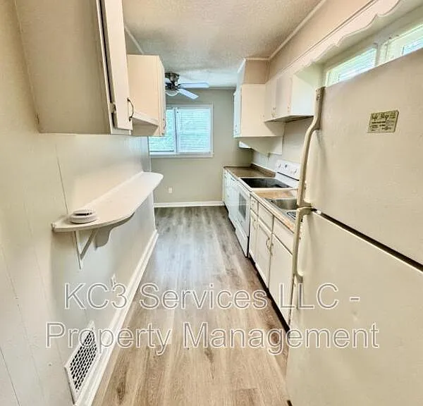2215 E 81st St — Photo 17