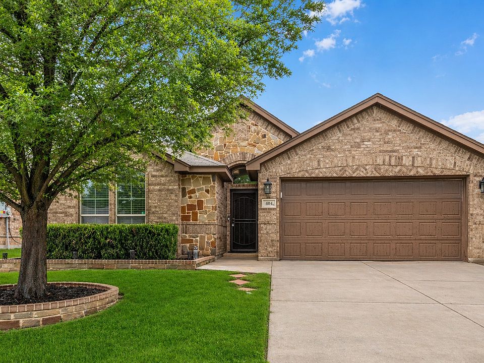 1st image of 404 Brookhollow Ln
