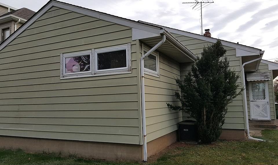 2nd image of 33 Simpson Ave