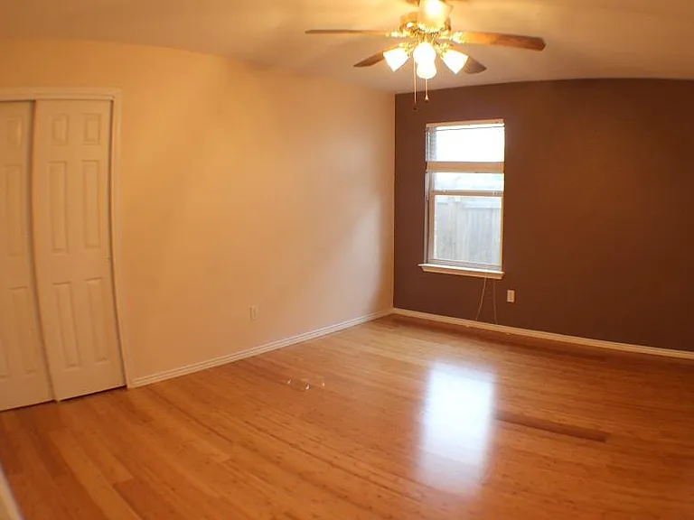 12321 Kilmartin Ln — Photo 7