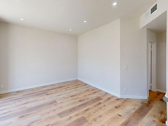 2nd image of 4411 Cahuenga Blvd APT 4