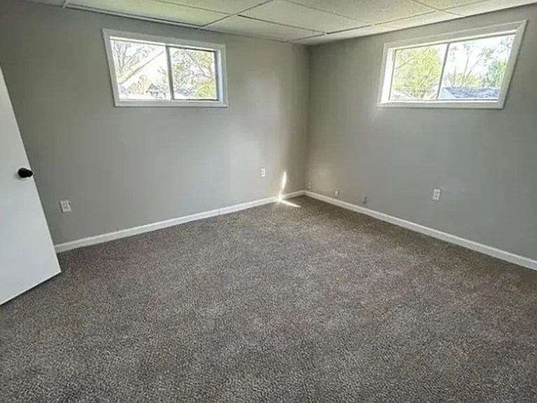 1711 Parklane Dr — Photo 5