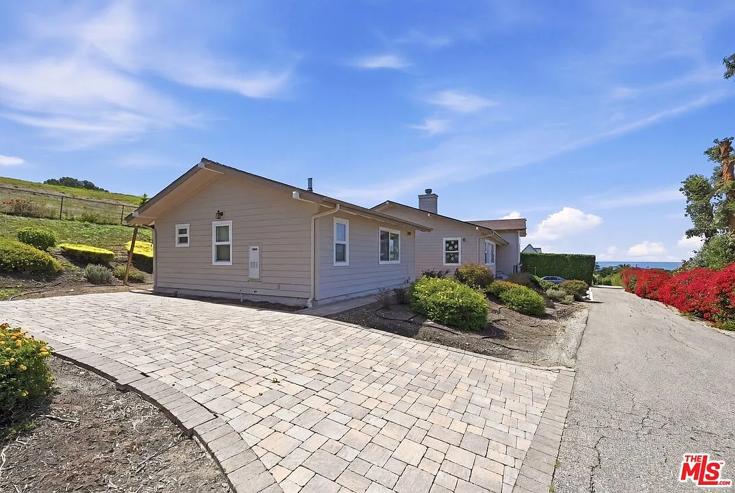 4 bed, 4.0 bath, 3016 sqft, $15,000 — Photo 4